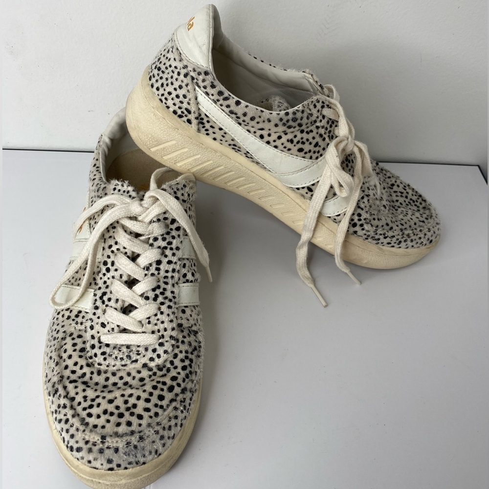 GOLA Stylish Women's Sneakers in Black and White